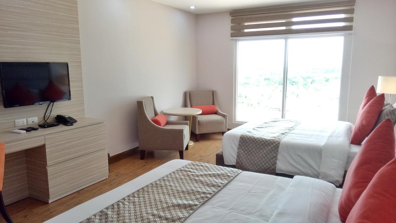 La Maja Rica Hotel Tarlac City Exterior photo